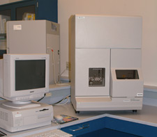 principles_of_dna_04_-_dna_detection_equipment.jpeg Photo of DNA Detection equipment