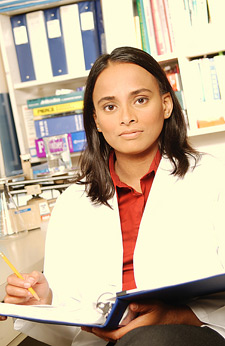 principles_of_dna_11_-_expert.jpeg Photo of a female expert