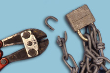 firearms_examiner_13_-_basic_toolmark_identification.jpg Bolt cutter and lock