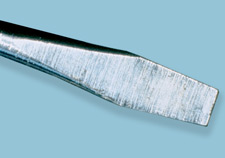 firearms_examiner_13_-_toolmark_examination_1.jpg A flat-bladed tool (screwdriver)